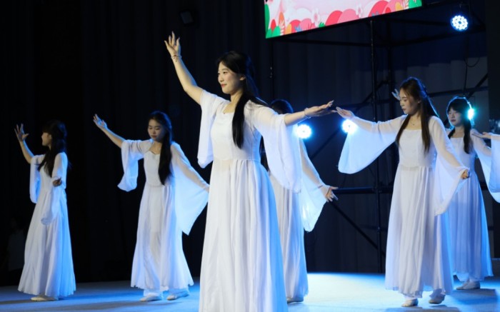 力明学院5·12护士节盛典惊现“隐藏节目单” 神秘演出点燃全场高潮