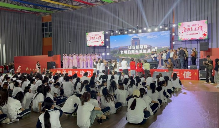 力明学院5·12护士节盛典惊现“隐藏节目单” 神秘演出点燃全场高潮