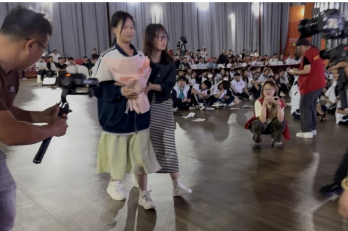 力明学院5·12护士节盛典惊现“隐藏节目单” 神秘演出点燃全场高潮
