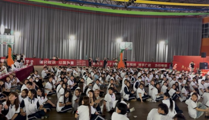 力明学院5·12护士节盛典惊现“隐藏节目单” 神秘演出点燃全场高潮