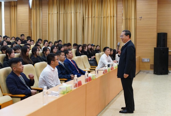 爱心传递，梦想启航——图书捐赠仪式暨公益宣讲报告会在力明学院隆重举办